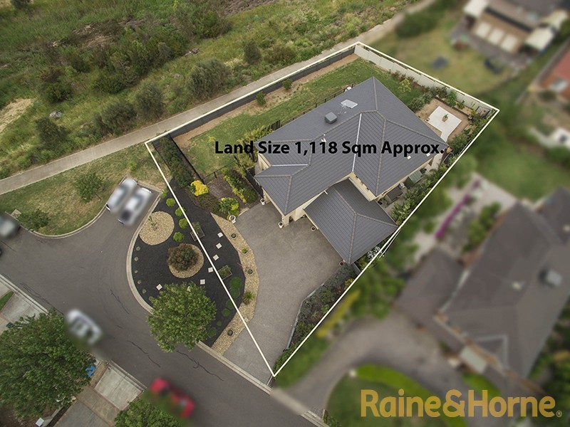 6 Chorlton Place, Caroline Springs VIC 3023