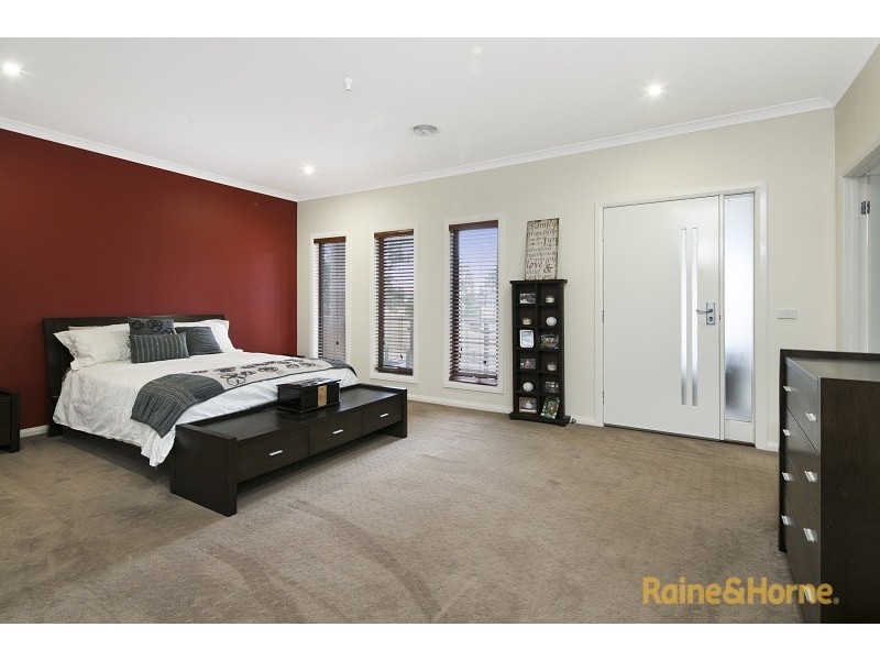 12 Brunton Avenue, Caroline Springs VIC 3023