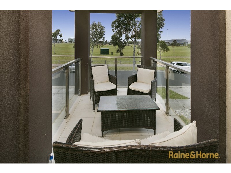 12 Brunton Avenue, Caroline Springs VIC 3023