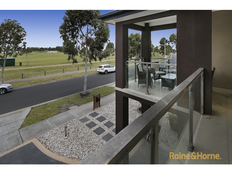 12 Brunton Avenue, Caroline Springs VIC 3023