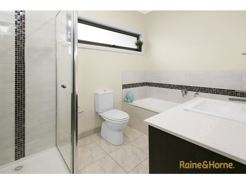 12 Brunton Avenue, Caroline Springs VIC 3023