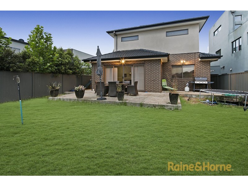 12 Brunton Avenue, Caroline Springs VIC 3023