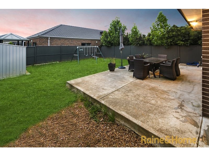 12 Brunton Avenue, Caroline Springs VIC 3023