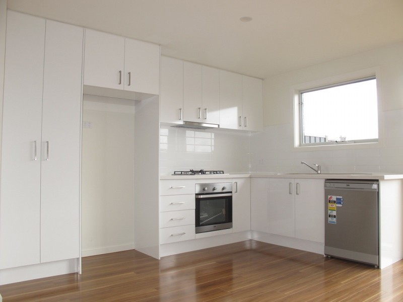 8 Kangaroo Paw Court, Taylors Lakes VIC 3038