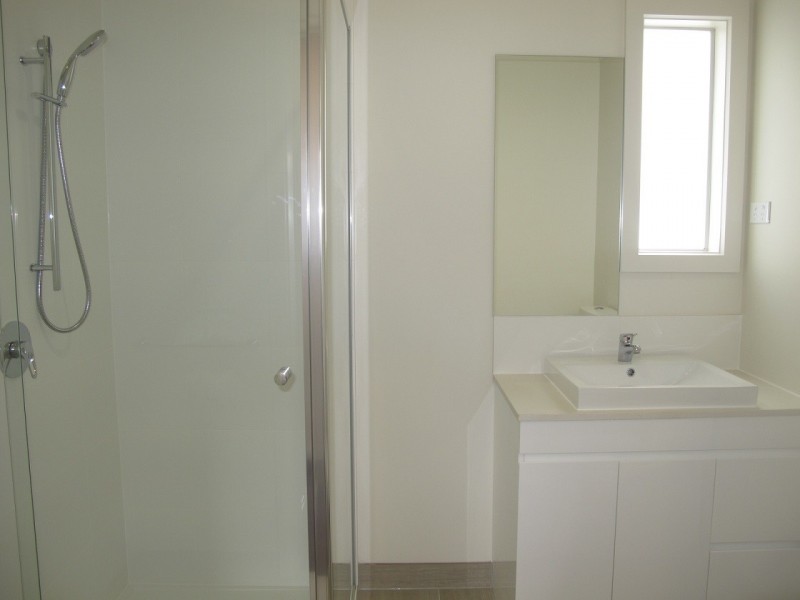 8 Kangaroo Paw Court, Taylors Lakes VIC 3038