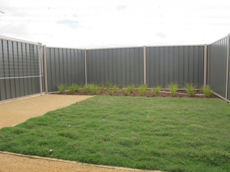 8 Kangaroo Paw Court, Taylors Lakes VIC 3038