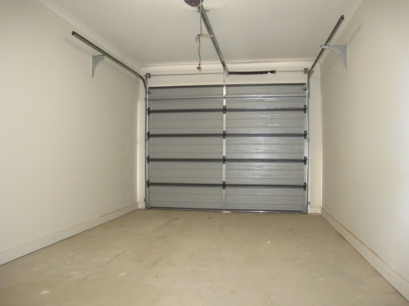 8 Kangaroo Paw Court, Taylors Lakes VIC 3038