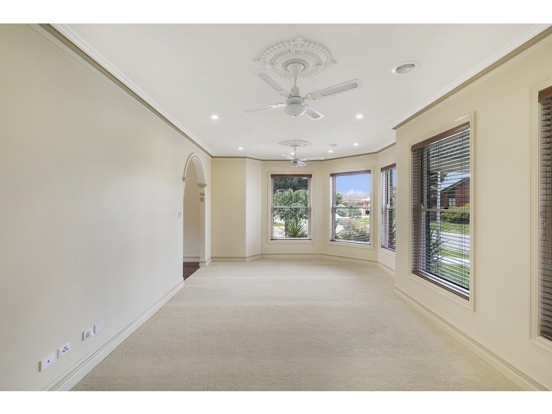 13 Hannah Avenue, Hillside VIC 3037