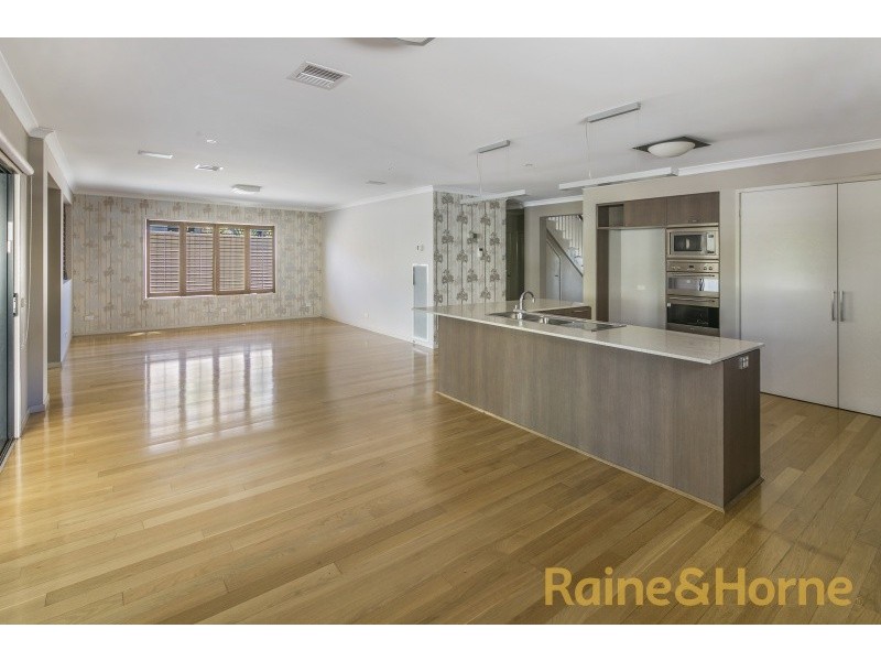 8 Drummond Street, Caroline Springs VIC 3023