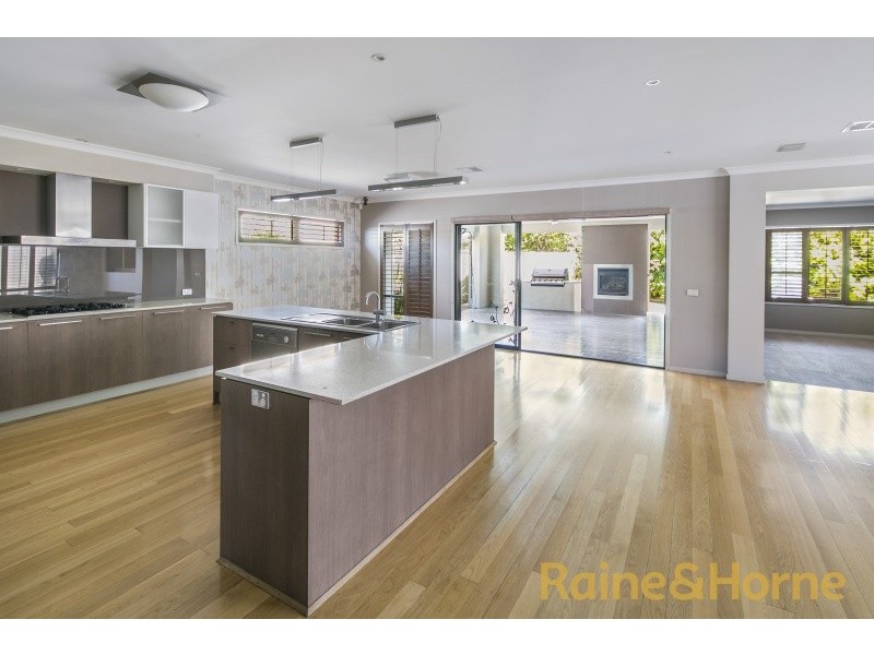 8 Drummond Street, Caroline Springs VIC 3023