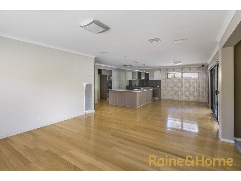 8 Drummond Street, Caroline Springs VIC 3023