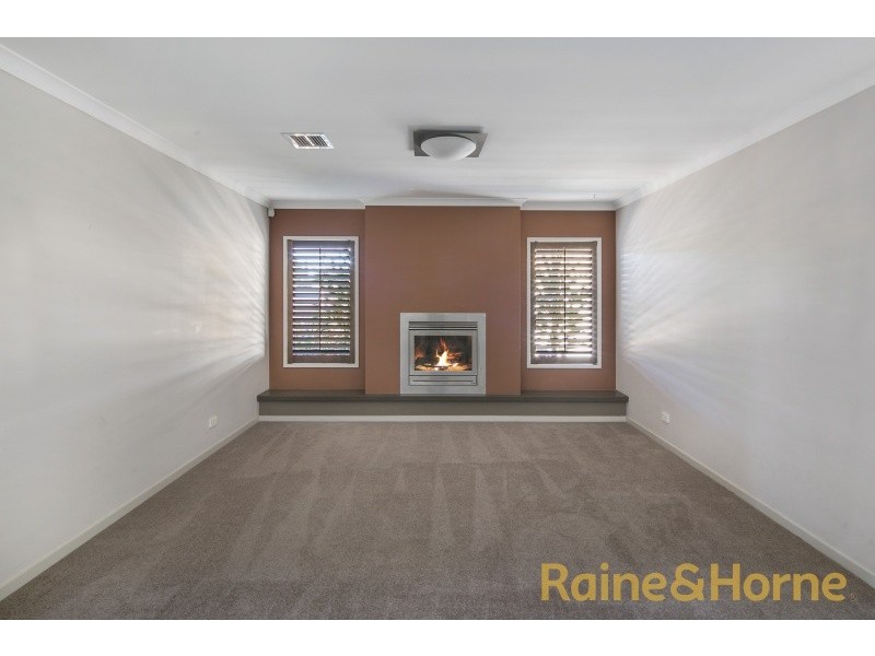 8 Drummond Street, Caroline Springs VIC 3023