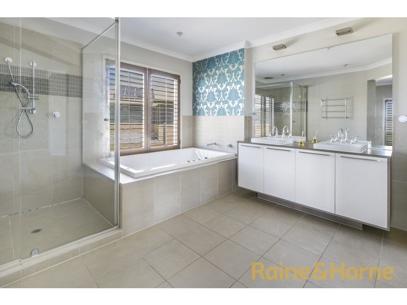 8 Drummond Street, Caroline Springs VIC 3023