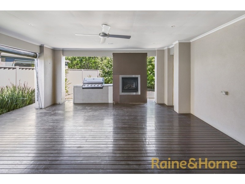 8 Drummond Street, Caroline Springs VIC 3023