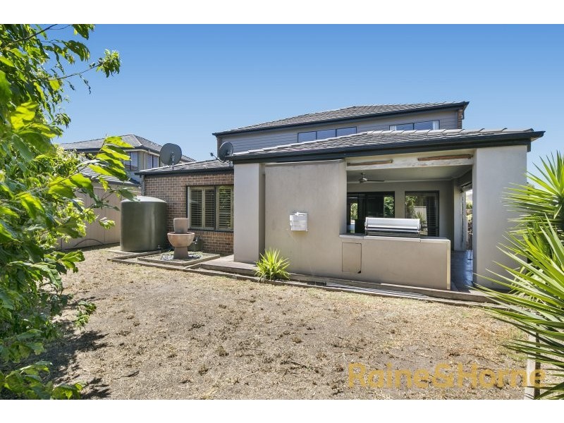 8 Drummond Street, Caroline Springs VIC 3023