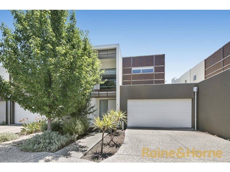5/1-5 The Close, Caroline Springs VIC 3023