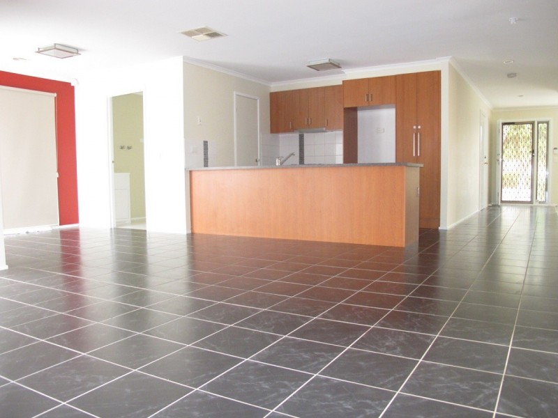 25 Wyperfeld Circuit, Caroline Springs VIC 3023