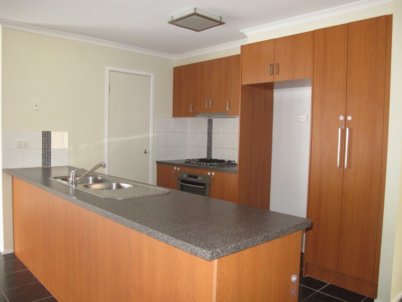 25 Wyperfeld Circuit, Caroline Springs VIC 3023