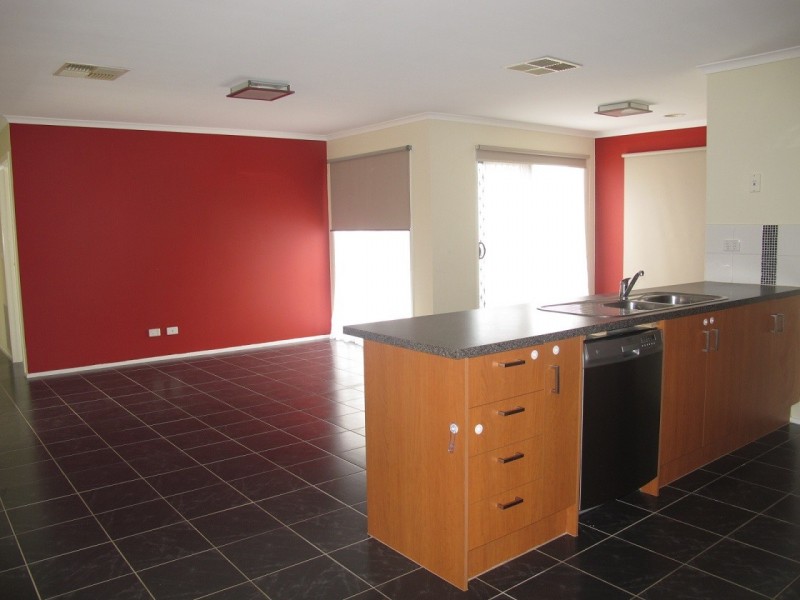 25 Wyperfeld Circuit, Caroline Springs VIC 3023