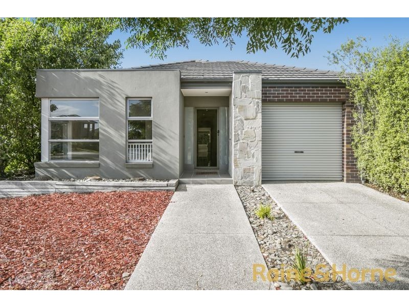 1 Garnet Way, Taylors Hill VIC 3037