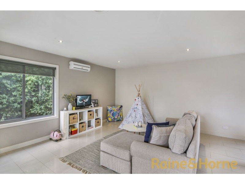 1 Garnet Way, Taylors Hill VIC 3037