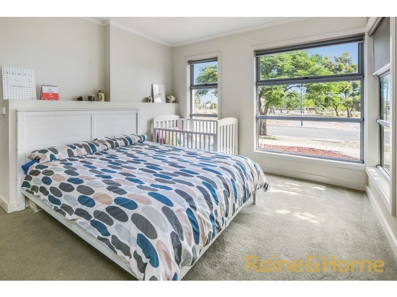 1 Garnet Way, Taylors Hill VIC 3037