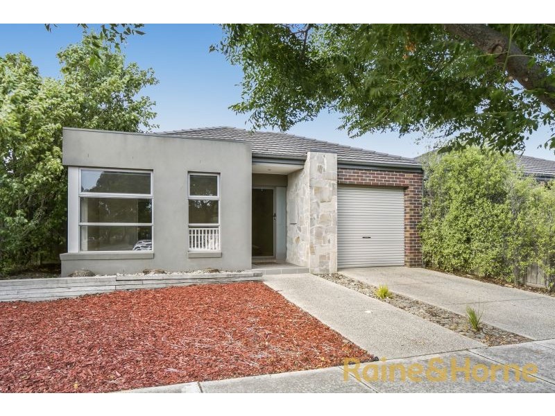1 Garnet Way, Taylors Hill VIC 3037