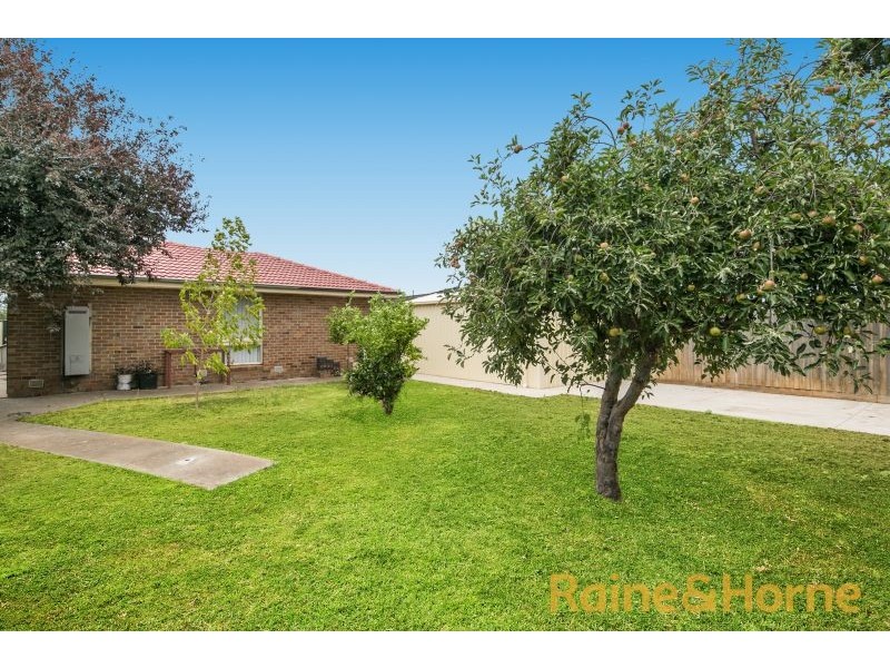 9 Camelot Drive, Albanvale VIC 3021