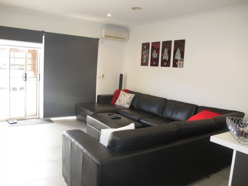 14 Oldis Close, Caroline Springs VIC 3023