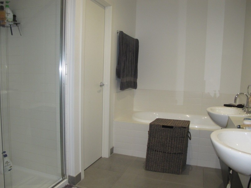 14 Oldis Close, Caroline Springs VIC 3023