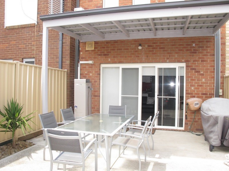 14 Oldis Close, Caroline Springs VIC 3023