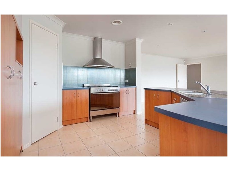 10 Rockland Court, Taylors Hill VIC 3037