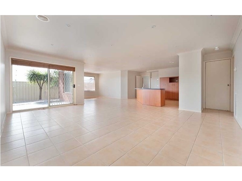 10 Rockland Court, Taylors Hill VIC 3037