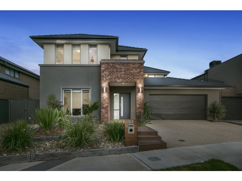 33 Boathouse Drive, Caroline Springs VIC 3023