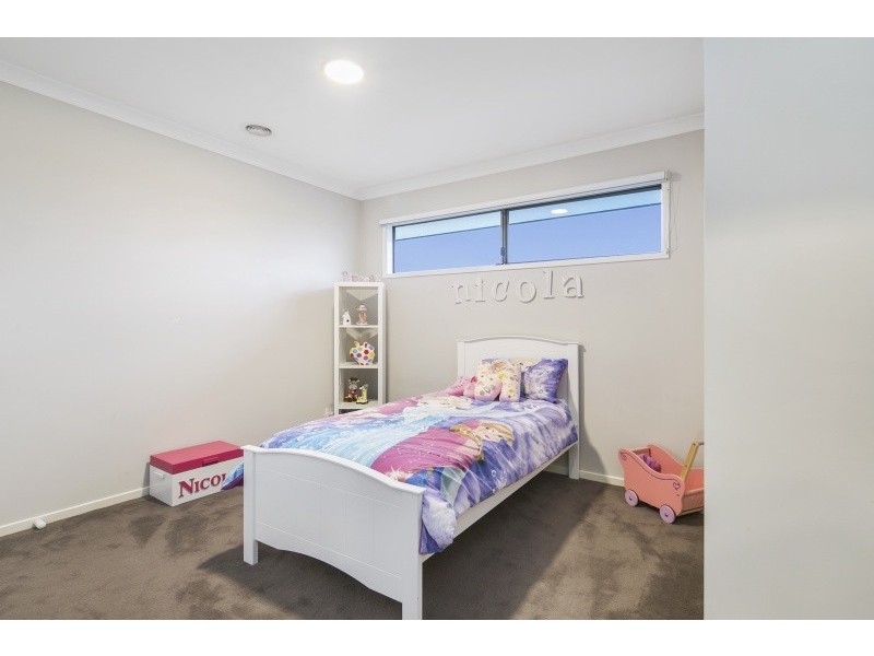 33 Boathouse Drive, Caroline Springs VIC 3023