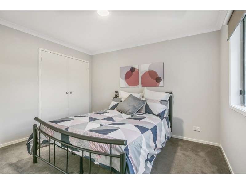 33 Boathouse Drive, Caroline Springs VIC 3023