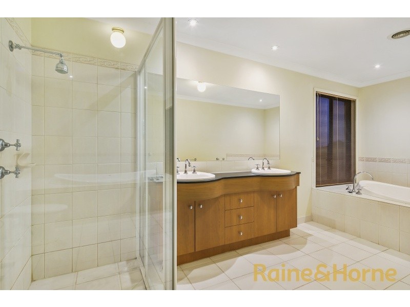 11 Edgewater Circuit, Cairnlea VIC 3023