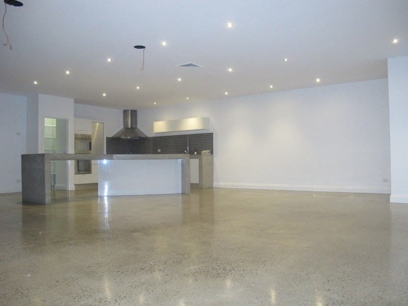 5 Lake Logan Way, Caroline Springs VIC 3023
