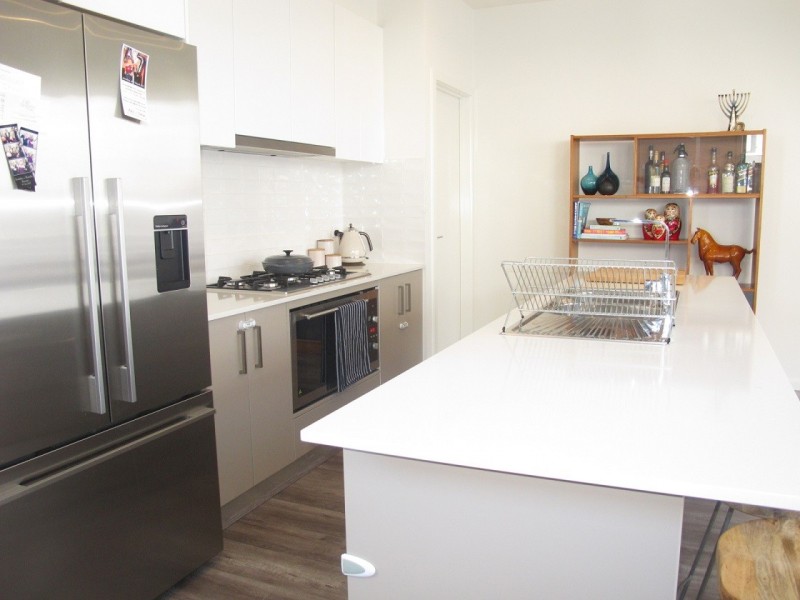 19/13 Greville Street, Caroline Springs VIC 3023