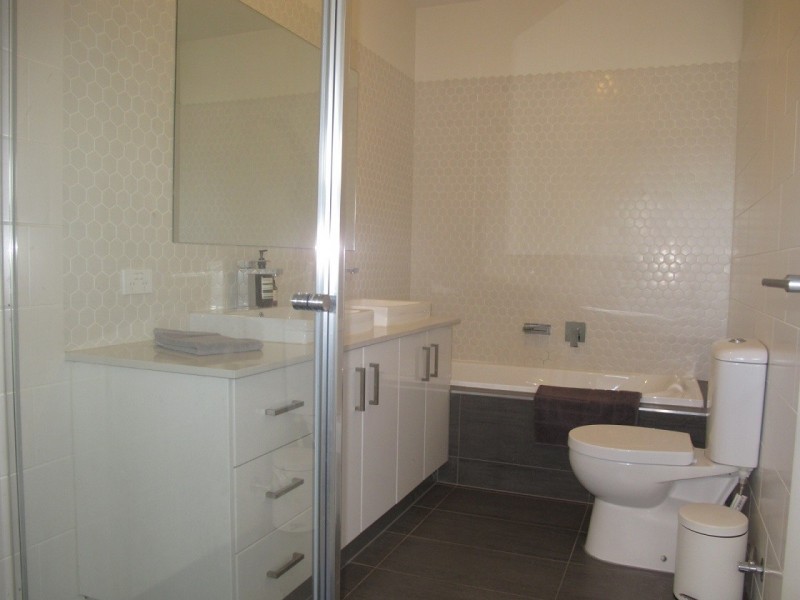 19/13 Greville Street, Caroline Springs VIC 3023