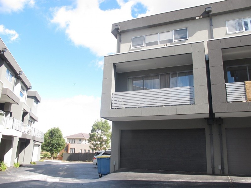 19/13 Greville Street, Caroline Springs VIC 3023