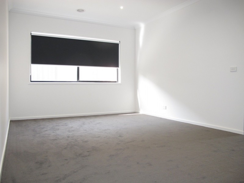 12 Trident Crescent, Plumpton VIC 3335