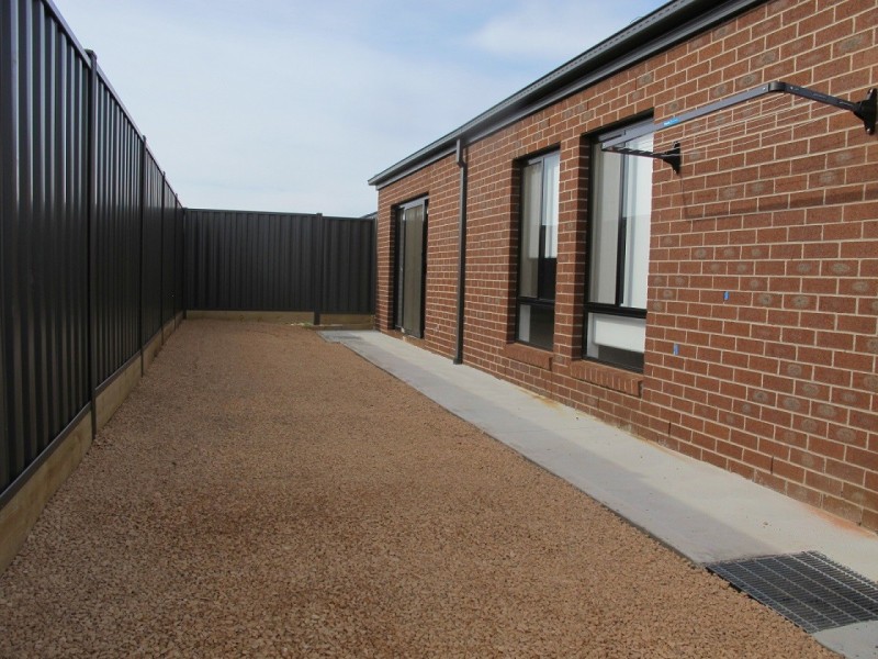 12 Trident Crescent, Plumpton VIC 3335