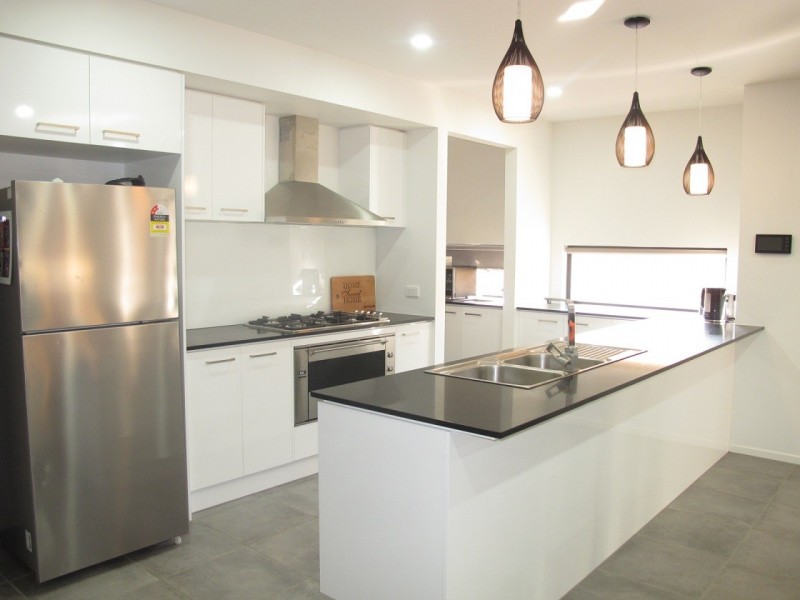3 Bottlebrush Road, Rockbank VIC 3335