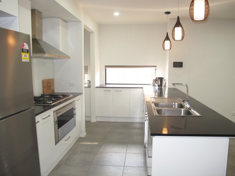3 Bottlebrush Road, Rockbank VIC 3335