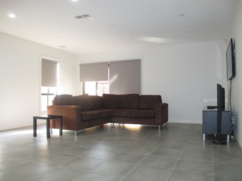 3 Bottlebrush Road, Rockbank VIC 3335