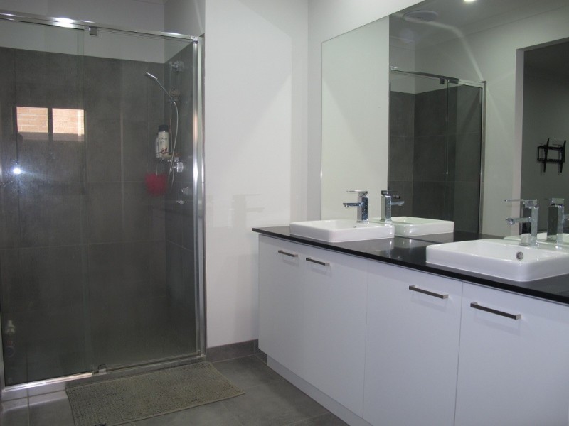 3 Bottlebrush Road, Rockbank VIC 3335