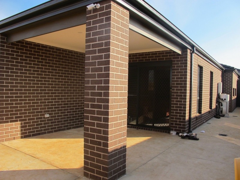 3 Bottlebrush Road, Rockbank VIC 3335