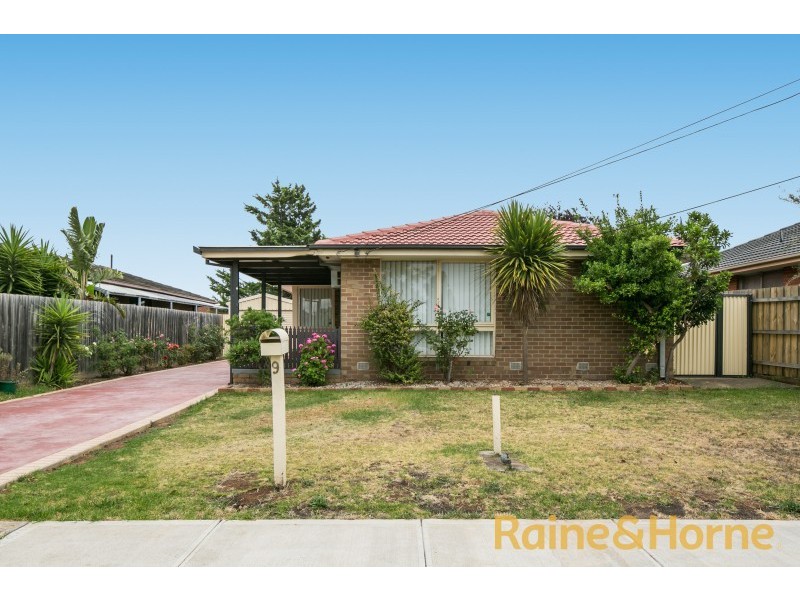 9 Camelot Drive, Albanvale VIC 3021