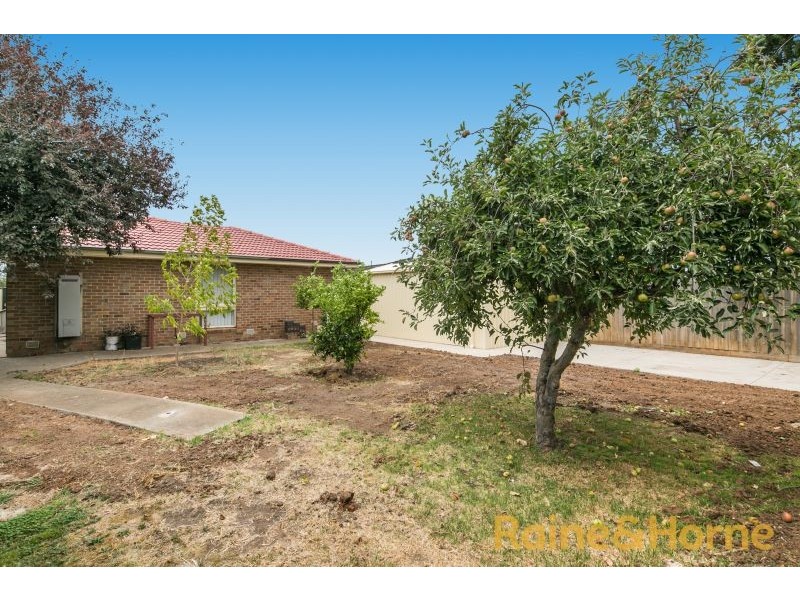 9 Camelot Drive, Albanvale VIC 3021